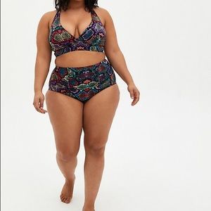 Torrid High Waste snakeskin bottoms size 1